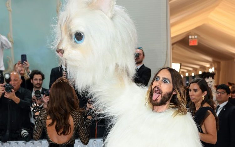 Jared Leto Rocks Met Gala 2023 with Viral Cat Costume (Photo by Dimitrios Kambouris/Getty Images for The Met Museum/Vogue)/ Foto: Dimitrios Kambouris/Getty Images for The Met Museum/Vogue)